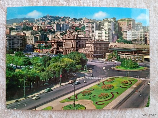 Италия, Генуя. Площадь Дж. Верди и станция Бриньоле