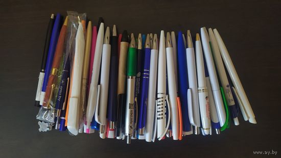 Коллекция ручек (около 40 штук, все разные)