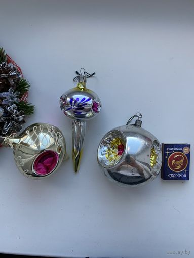 Лот елочных игрушек.