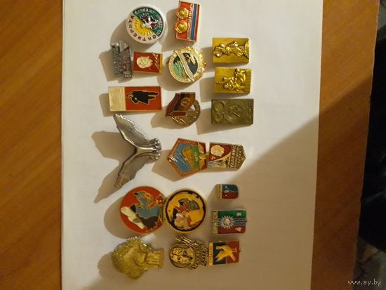 Значки и шкатулка