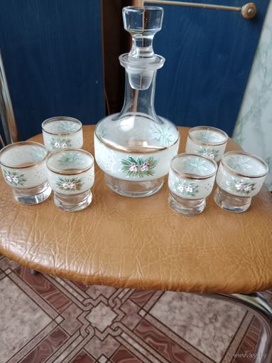 Стеклянный штоф и 6 рюмок СССР