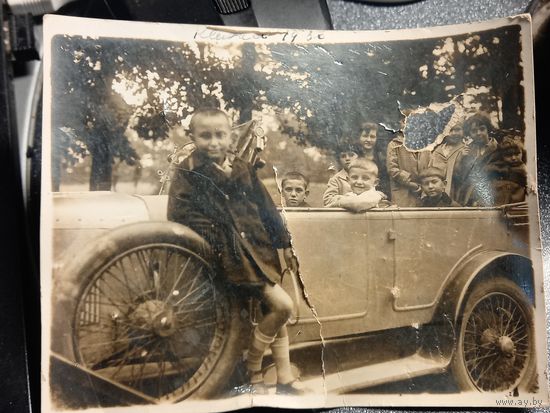 Старинная старая фотография Клецк 1930 г. автомобиль дети местной гимназии Межвоенная Польша