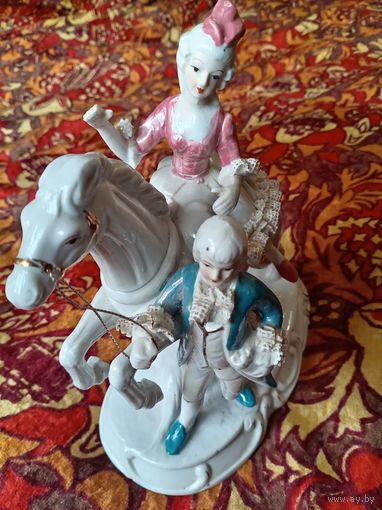 Юноша с девушкой на коне. Фарфор. Статуэтка