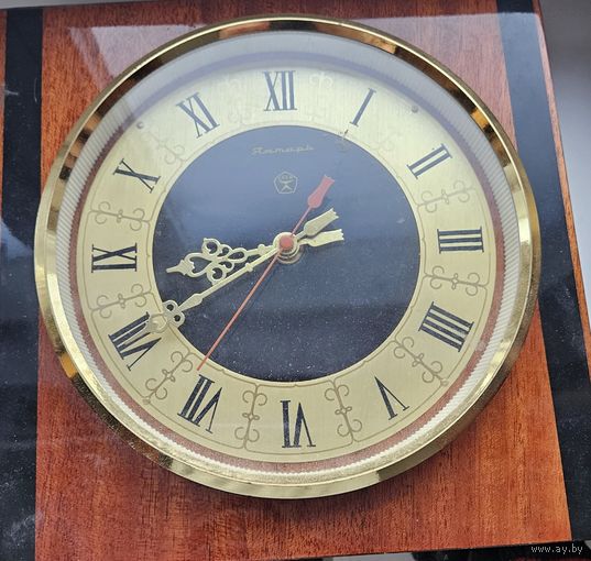 Часы настенные "Янтарь" советские в хорошем состоянии