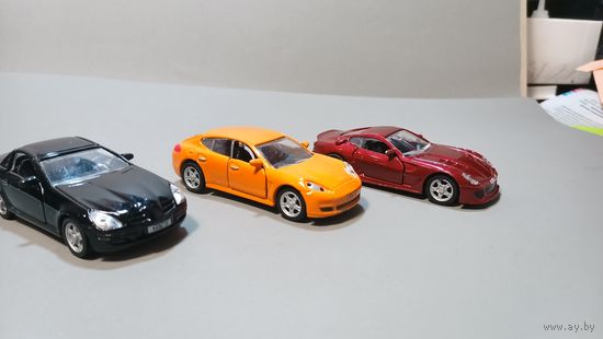 Mercedes Porsche Ferrari 1/64 лотом