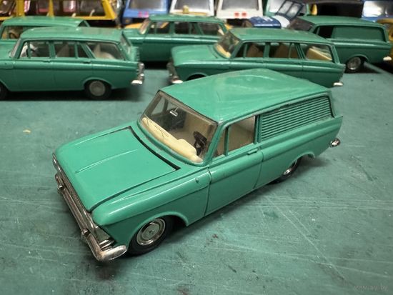 Москвич 434  цвет кипарис. Вечер четверга в зеленых, и не только, тонах. Ставим будильник на 22-00 и пополняем свои саратовские собрания!