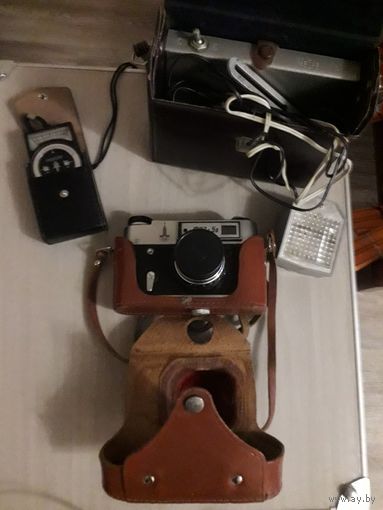 Фотоаппарат ФЭД 5в со вспышкой и экспонометром