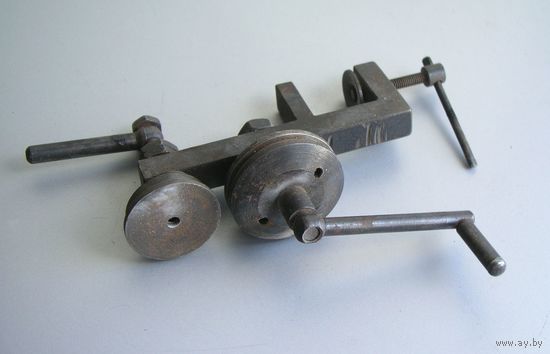 Машинка для раскатки закаточных крышек времен СССР