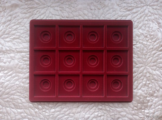 Планшет на 12 винтовых знаков.