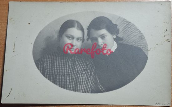 1922 Открыточный формат подруги типажи ретро студийное фото