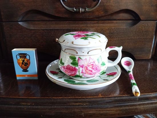 - Комплект ЧАШКА-ЗАВАРНИК БЛЮДЦЕ ЛОЖЕЧКА