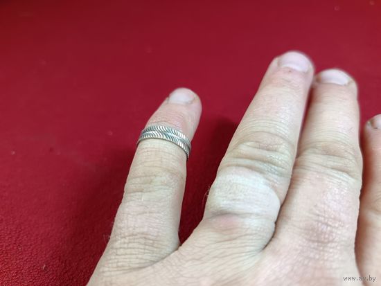 С рубля без мц. кольцо 925пр. на тоненький пальчик, скорее детское. диам 1.5см.