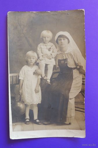 Фото "Мать и дети", до 1917 г.