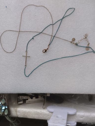 Цепь с крестом.