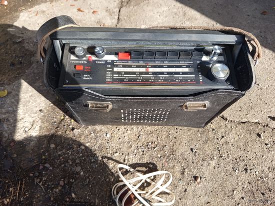 Переносной радиоприемник СССРщ