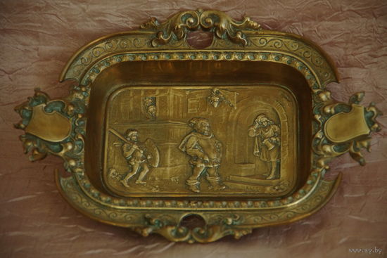 Ваза латунная  ( 15 см х 22 см , высота 3 см (