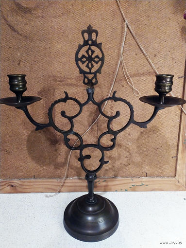 Церковный стариный подсвечник .