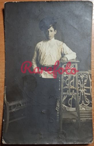 1920-е Открыточный формат серьезный парень студийное фото типажи ретро