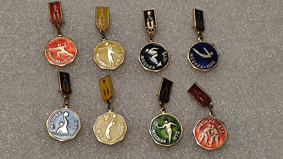 Лот значков Универсиада 1973,200 лотов с 1 рубля!!!