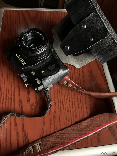 "Зенит 15М" с кофром и фирменным ремешком  по-родне!  А цена от СОСТОЯНИЯ!!! А объектив!