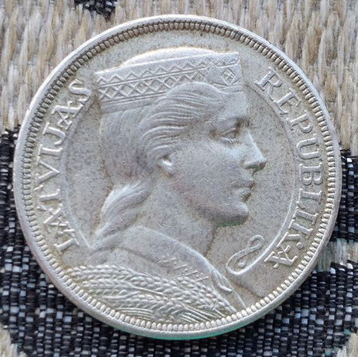 Латвия 5 лат 1932 года. Герб Латвии. Серебро. Предложи свою цену или обмен! Y130