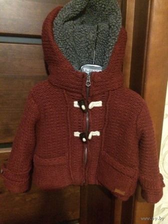 Стильная Zara кофта-пальто на 9-12 месяцев на рост 80 см, цвет бордо, крупная вязка, на замке. Унисекс, очень теплая, на утеплении. Длина 30 см, длина рукава 25 см (можно закасывать рукавчик), ПОгруди