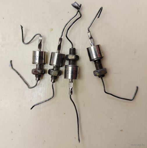 SZ600-12 Diode 12V 8W Zener Axial METAL RFT