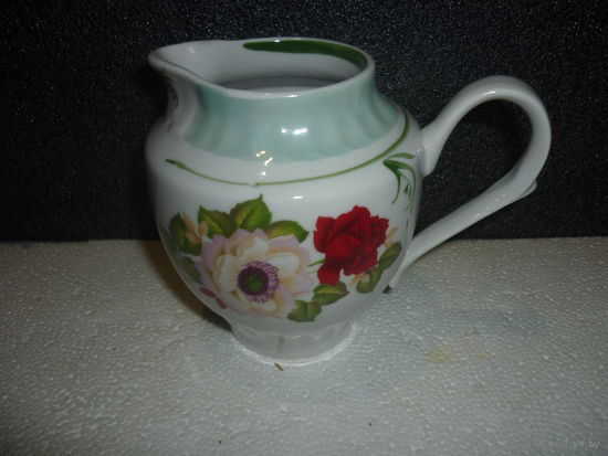 Сливочник. Фарфор. Дулево