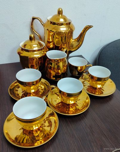 Винтажный золотой чайный сервиз Барановский фз . 5 кофейный кружек , 4 тарелок   1 молочник , 1 сахарница и 1 чайник