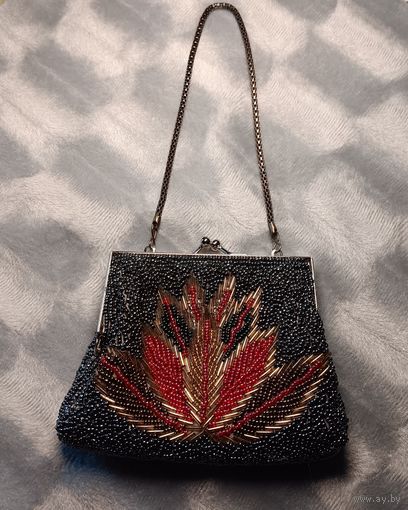 Винтажная тайваньская сумочка-кошелёк из бисера ручной работы в превосходном состоянии.