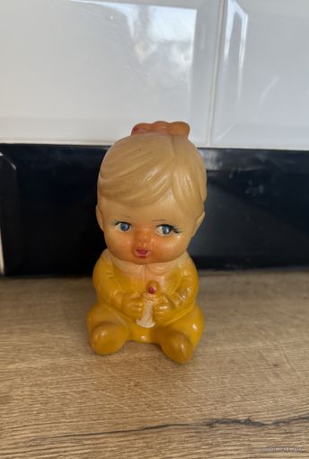Игрушка девочка с бутылочкой резина винтаж СССР