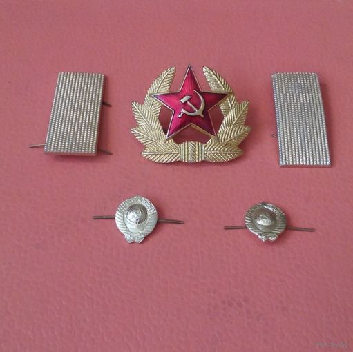 Кокарды, лычки, герб.