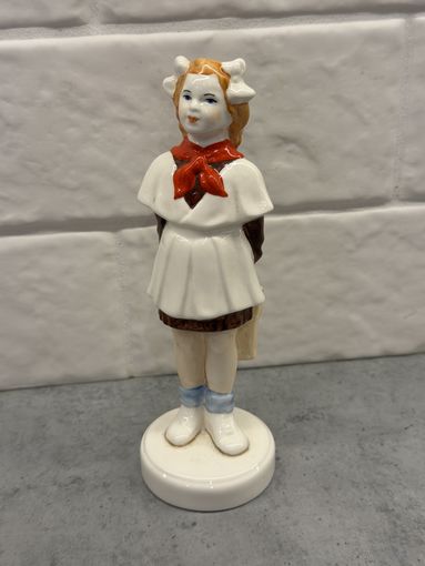 Статуэтка Пионерка.Редкая. Распродажа коллекции!!!