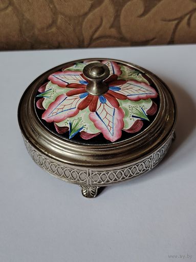 Шкатулка-Пудреница Ленэмальер с эмалями СССР