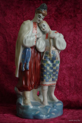 Статуэтка фарфоровая "  Майская ночь "  ЗХК Полонне    ( целая )