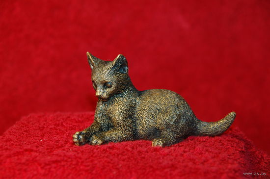 Миниатюра кот , котик лежит 2 , бронза