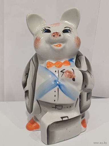 Все лоты с 1р.Поросенок с чемоданом