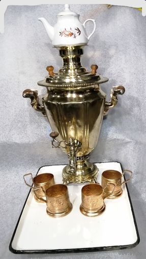 Дровяной самовар - форма гранная рюмка, с подносом, чайником и подстаканниками.