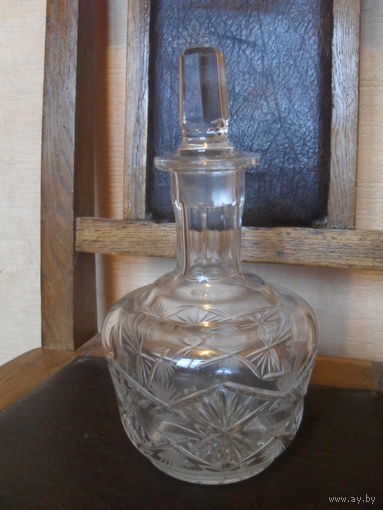 Графин хрустальный.