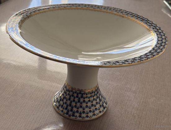 Фруктовница . Кобальтовая сетка , фарфор  , золочение . ЛФЗ