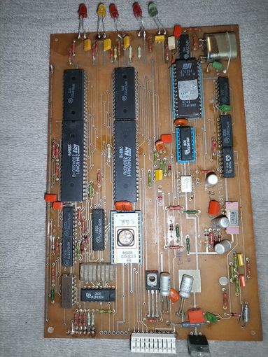 Плата с радиодеталями