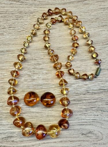 Бусы и клипсы комплект