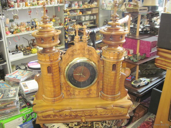 Прекрасные интерьерные часы с шуфлядкой и потайными башнями. Дерево. Ручная работа.