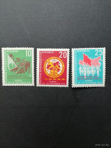 ГДР 1958 Полная серия марок "Первая летняя спартакиада дружественных армий в Лейпциге" (чистые* с наклейками) Mi.657-659 каталог 2.80 евро