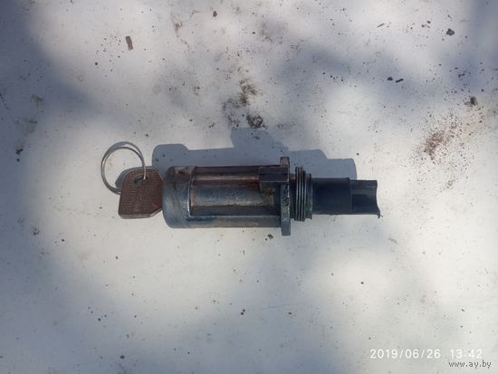 Лот 857. Замок багажника ВАЗ 2105, 2107. Старт с 5 рублей!