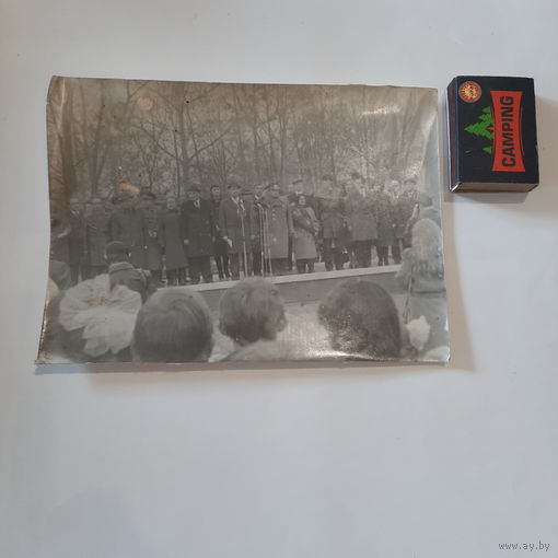 Фото: Космонавт Владимир Ковалёнок с матерью и космонавтами Рюминым и Иванченковым на митинге в г.Крупки. (весна 1980г.)