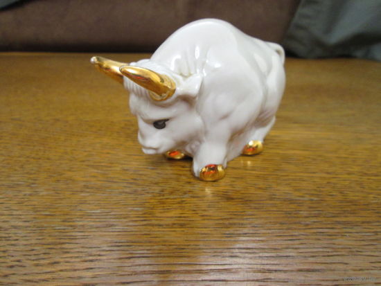 Статуэтка Зубр,Беларуски,позолоченные рога,и копыта.1980--х