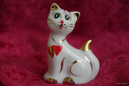 Статуэтка фарфоровая " Котик " ( Добруш ) целая , высота 8 см