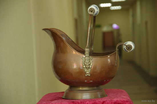 Зольник БОЛЬШОЙ ( медь , латунь )   высота 26,5 см , ширина 27 см , длинна 35 см  .