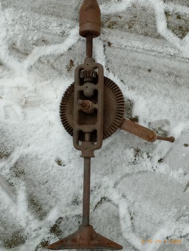 Дрель ручная винтаж.